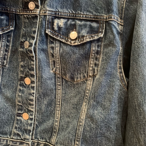 NWT distressed Gap Denim Jacket - Picture 2 of 4